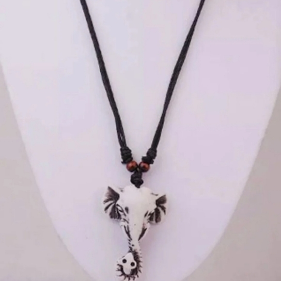 New carved elephant necklace - Picture 2 of 2